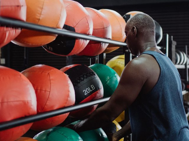 Le banc de musculation connecté à 1 300 euros : un investissement à réfléchir ?
