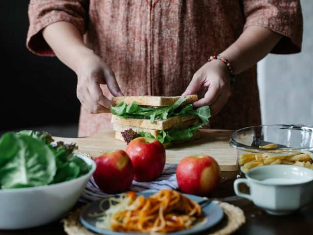 Comment préparer des repas sains à l’avance pour gagner du temps ?