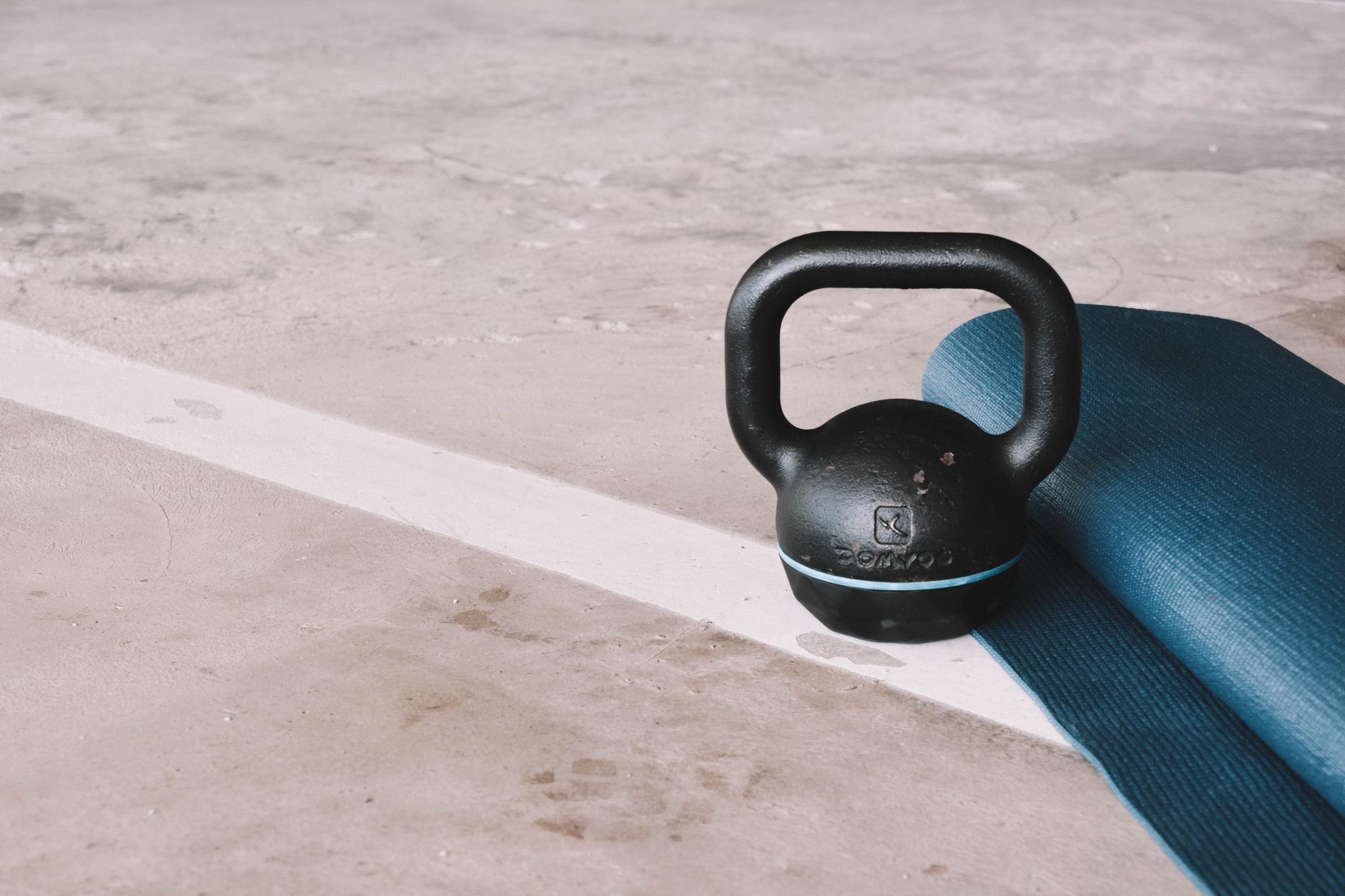 Kettlebell ou haltère : quel choix pour développer la force